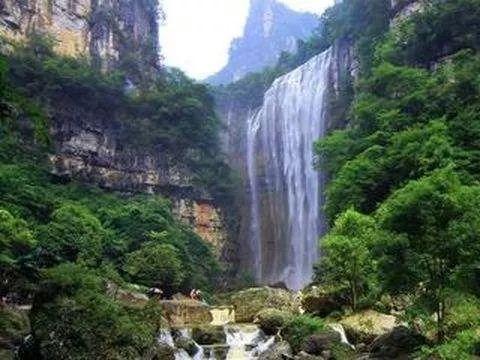 为什么古代皇帝的龙袍颜色都是不一样的，不是应该都是黄色的吗？